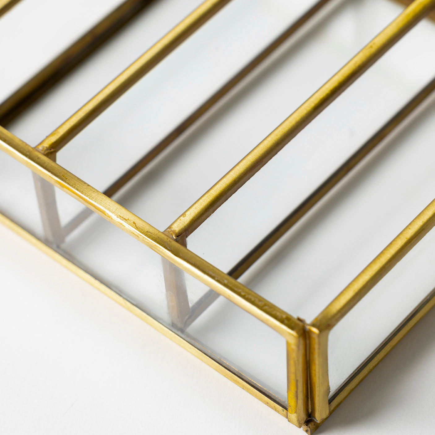 Slotted Glass Display Box