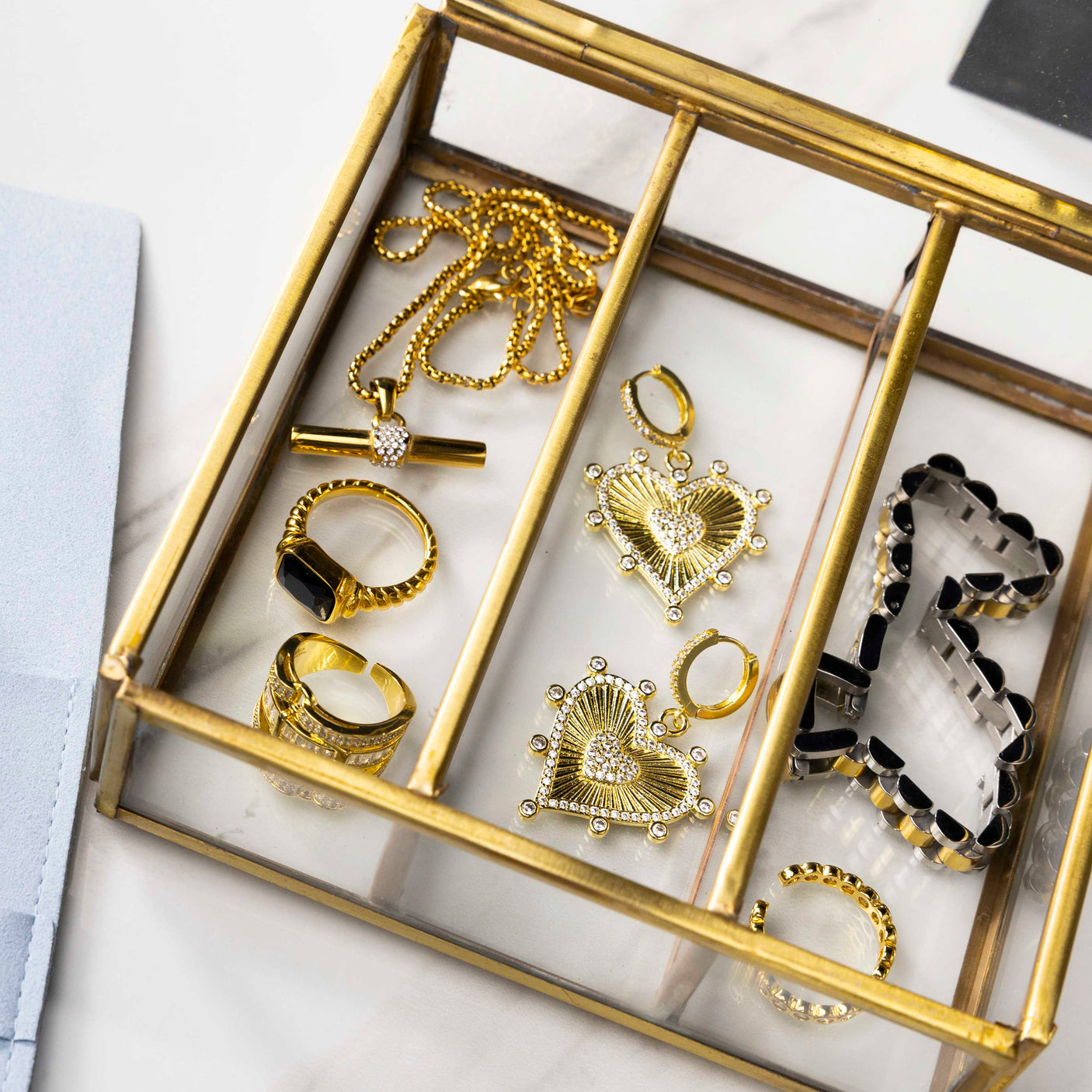 Slotted Glass Display Box