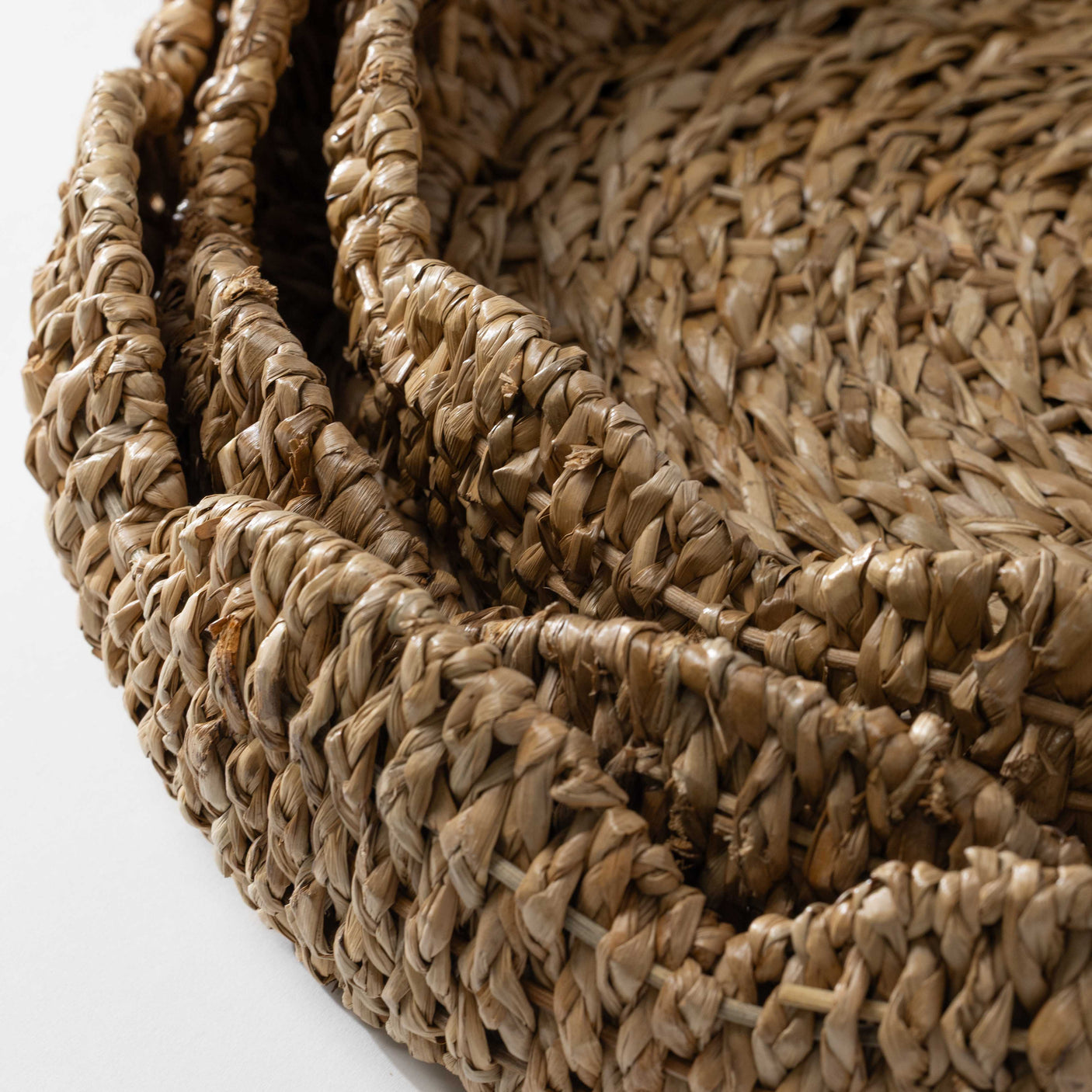 Round Braided Trays