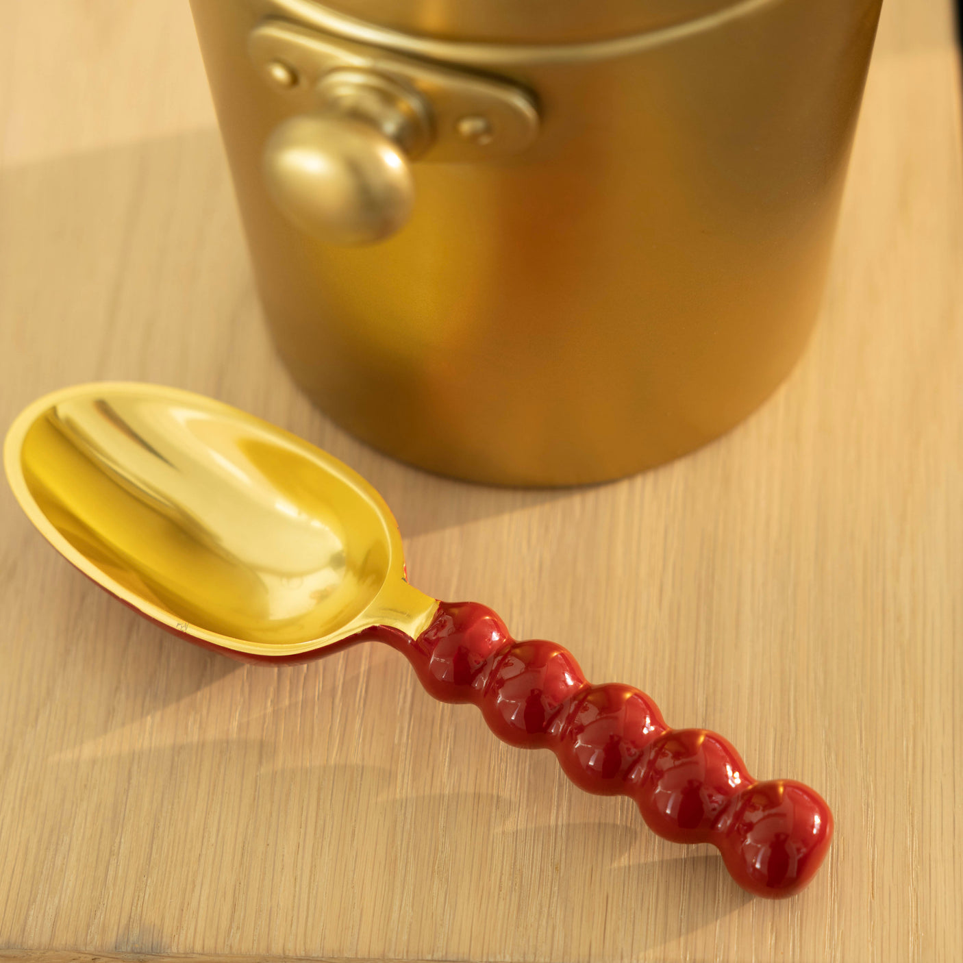 Red & Gold Scoop