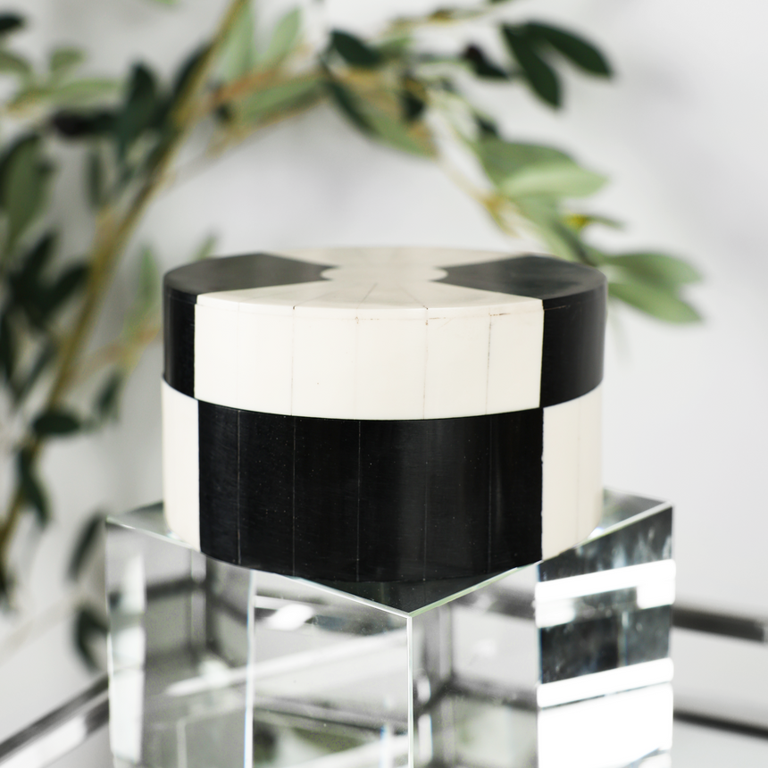 Black & White Round Box